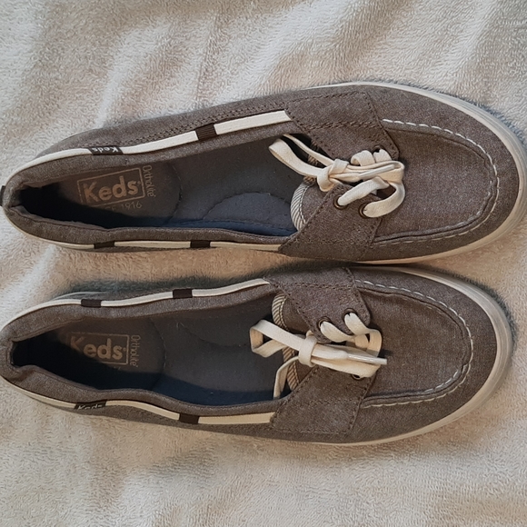 Shoes - Picture 2 of 3